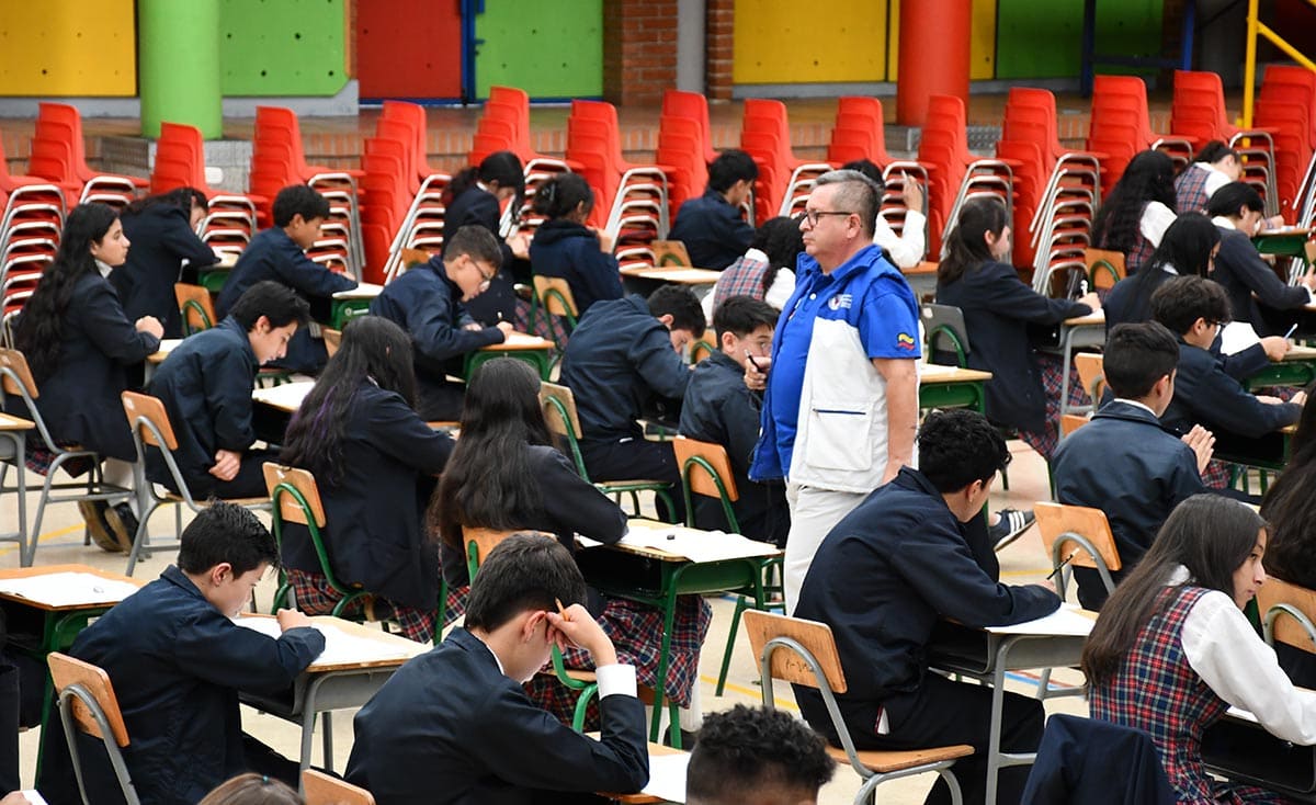 Aplicación de las baterías externas de inglés a los estudiantes de los grados octavo y décimo