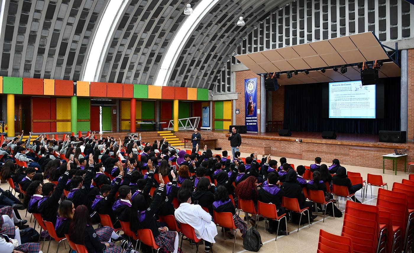 Conferencia con Milton Ochoa