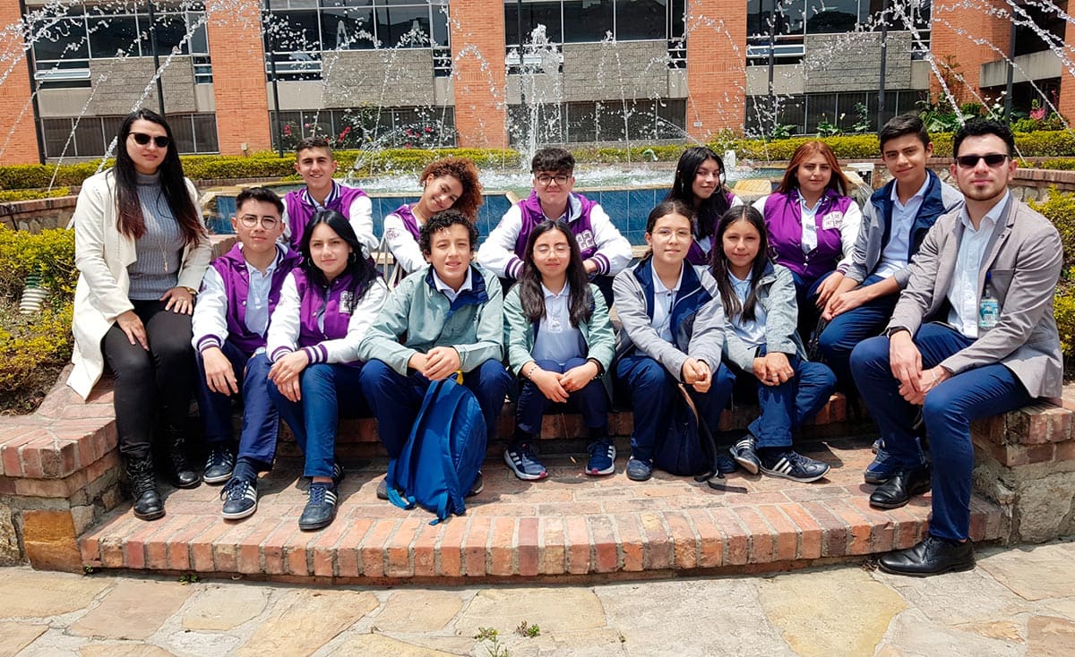 Estudiantes y Maestros del Colegio participaron en el IX encuentro ambiental: enseñanza, realidad y ambiente «Homenaje a nuestros líderes ambientales»