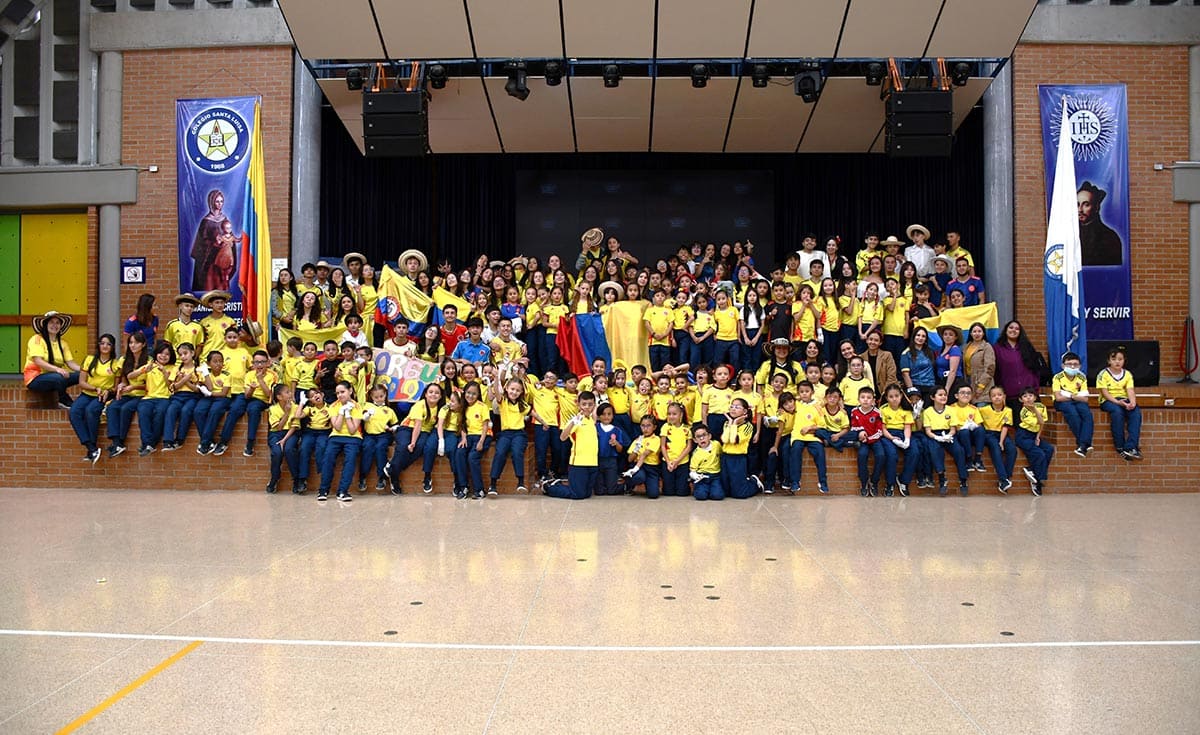 Izada Independencia de Colombia 2024