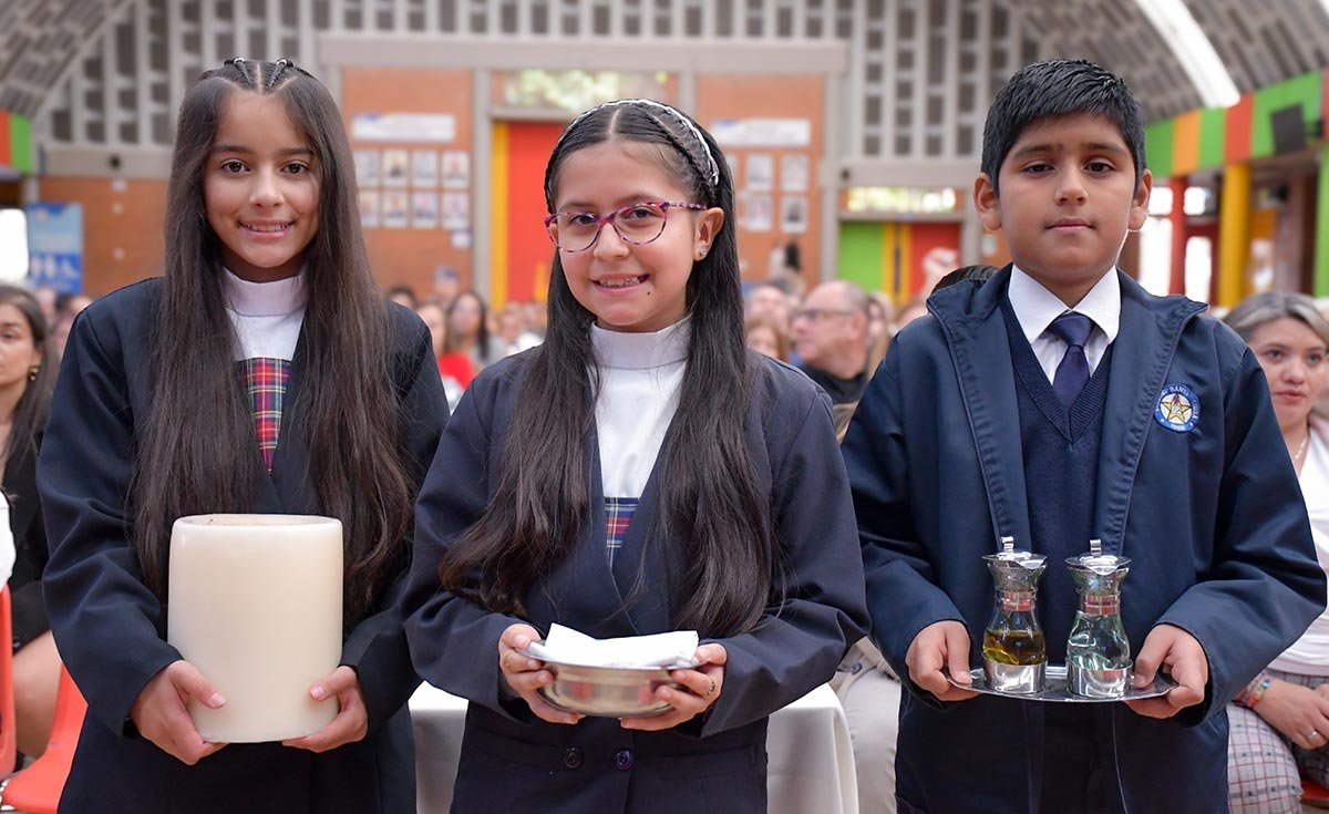 Eucaristía en Acción de Gracias por Nuestros Estudiantes de Grado Quinto 2024