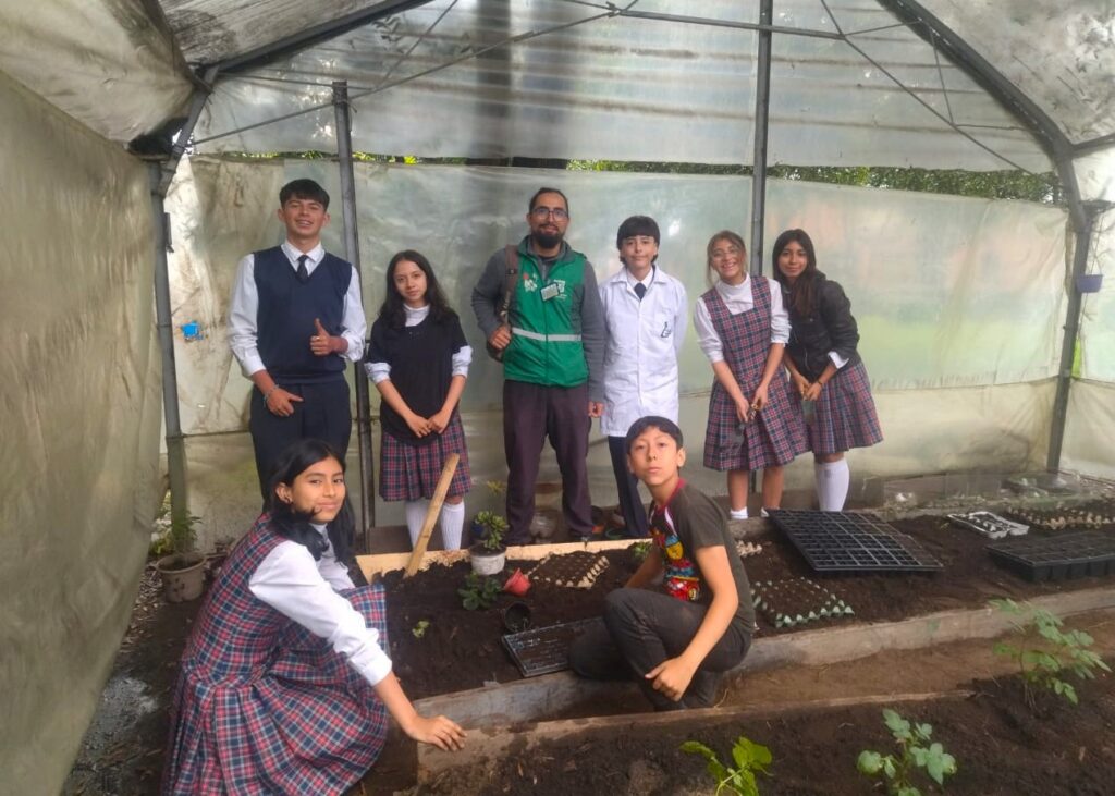 Estudiantes del Colectivo Ambiental participaron en la tercera capacitación sobre semilleros