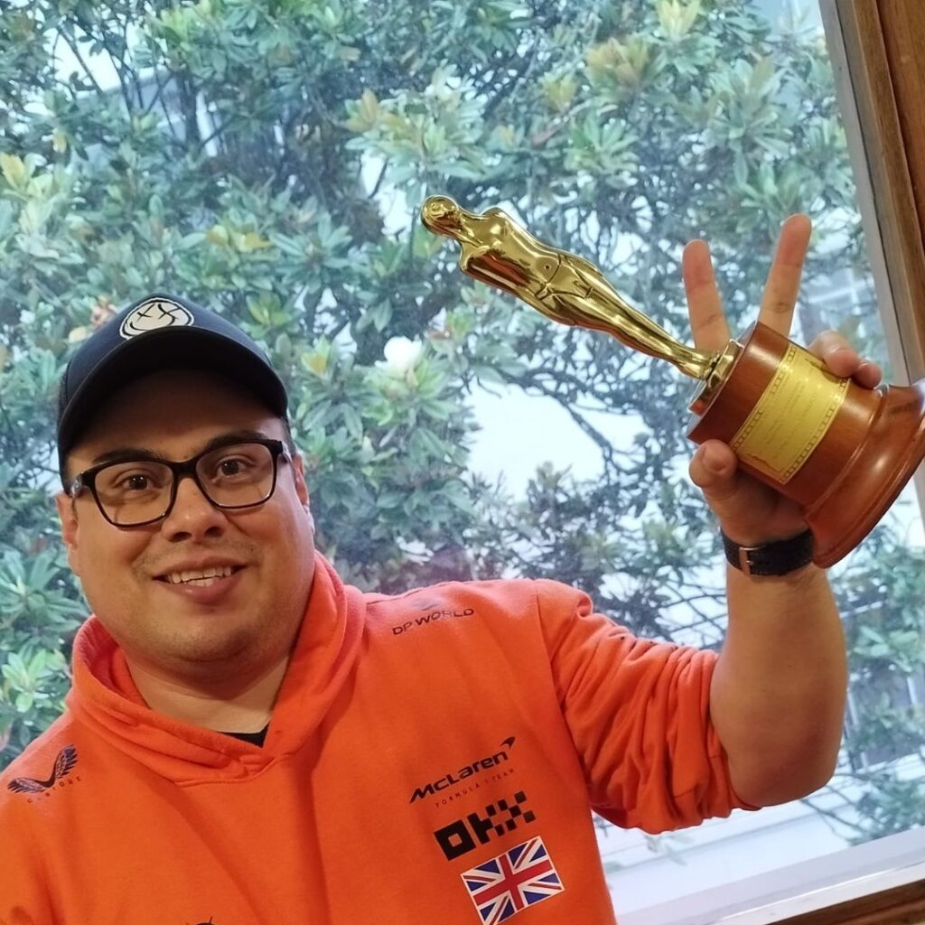 Orgullo CSL: Pedro Caraballo, egresado promoción 2008, recibió galardón en los Premios India Catalina