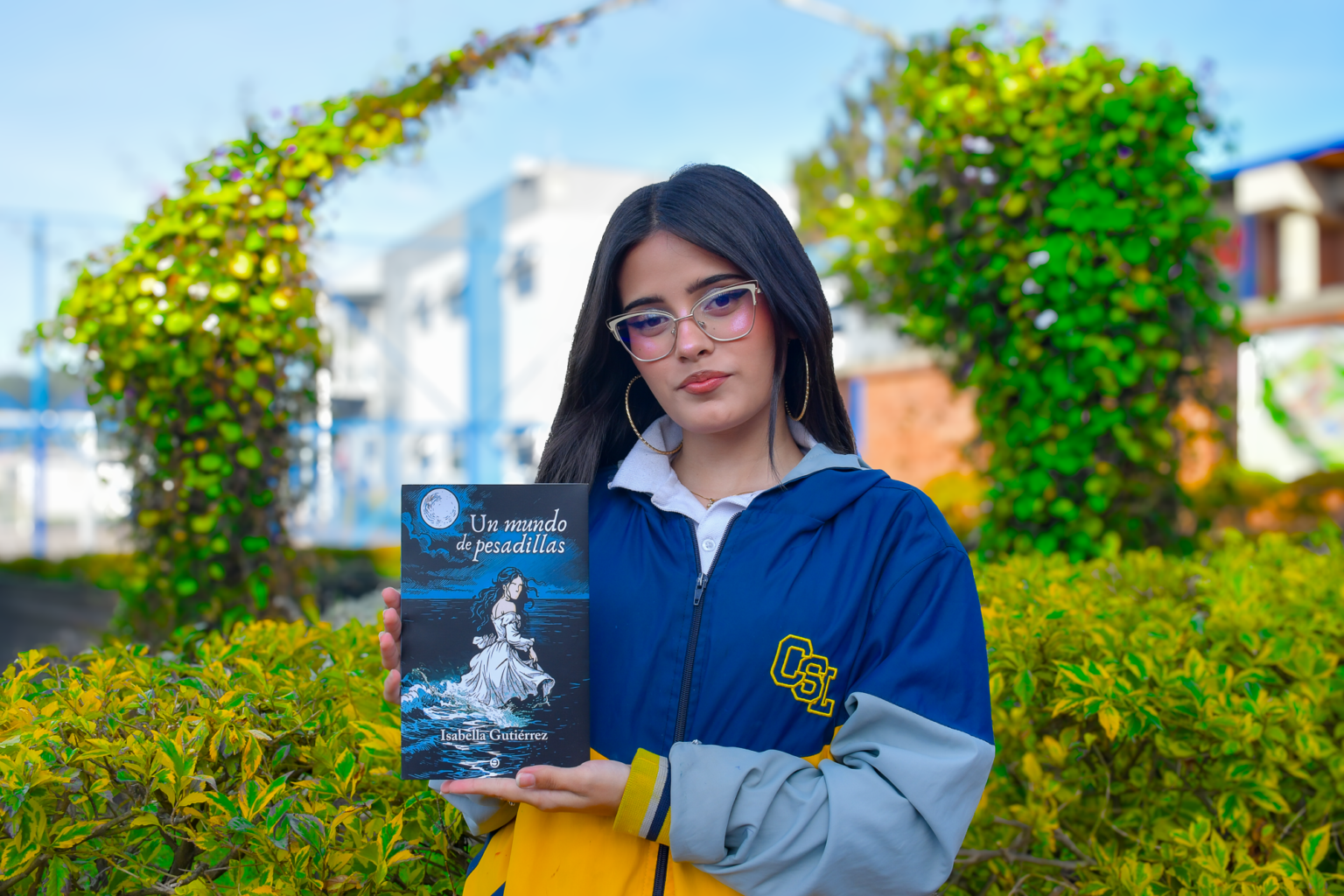 Nuestra estudiante Isabella Gutiérrez publicó su primera novela