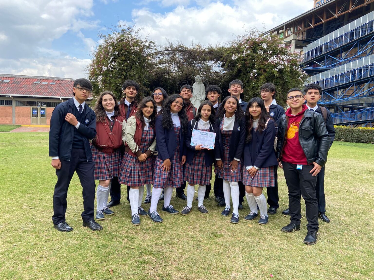 Estudiantes se destacan en el XIII Encuentro de Filosofía “En camino a la plenitud”