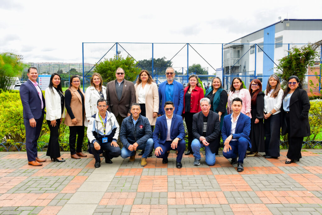 El Colegio Santa Luisa recibió la visita Fe y Alegría Colombia y ACODESI para compartir experiencias educativas