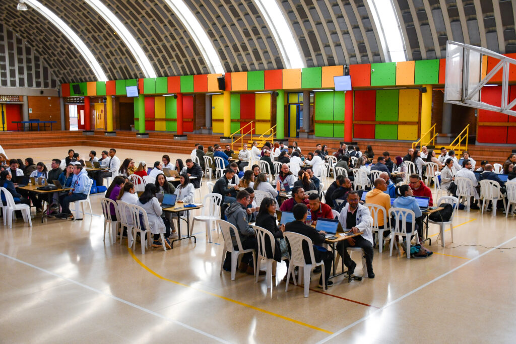 Maestros fortalecen sus competencias en inteligencia artificial para innovar en el aula