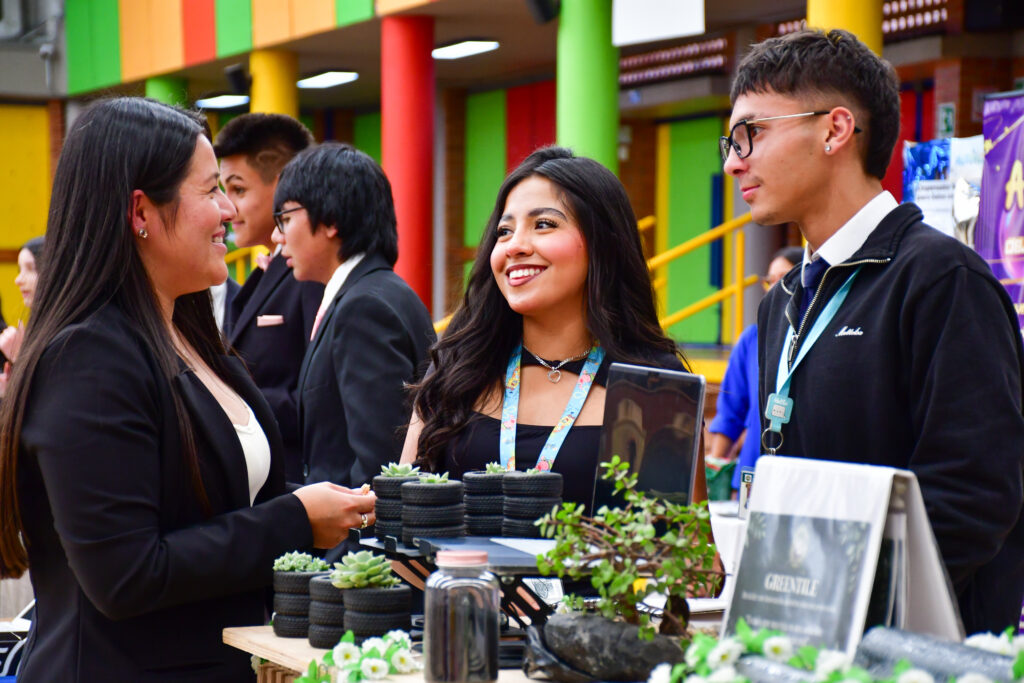 Sustentación Proyectos Énfasis Promoción VIKAIRUS 2026
