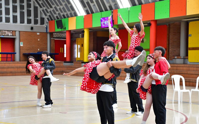 Festival EIET - CUPE Retro: viviendo las épocas, celebrando el talento