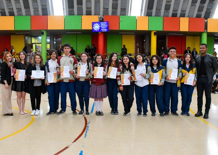 Izada de Bandera: Conmemoración de la diversidad étnica y cultural en Colombia
