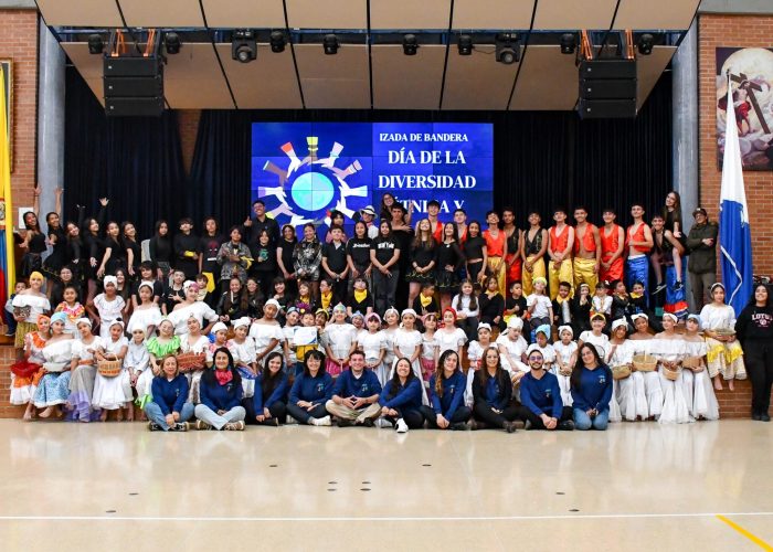 Izada de Bandera: Conmemoración de la diversidad étnica y cultural en Colombia