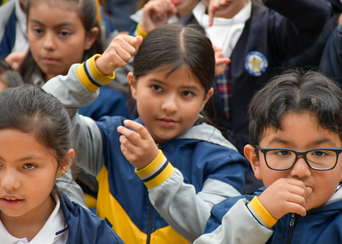 Campaña “Sonrisas Brillantes, Futuros Brillantes”