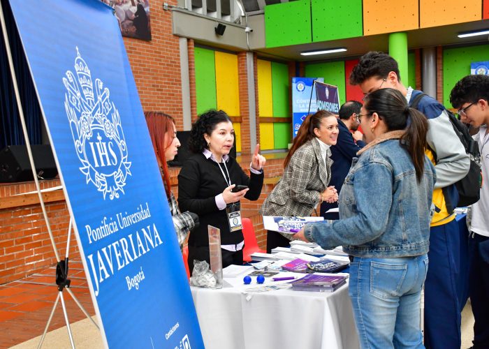 XI Feria Universitaria del Colegio Santa Luisa fortalece el proyecto de vida de los estudiantes