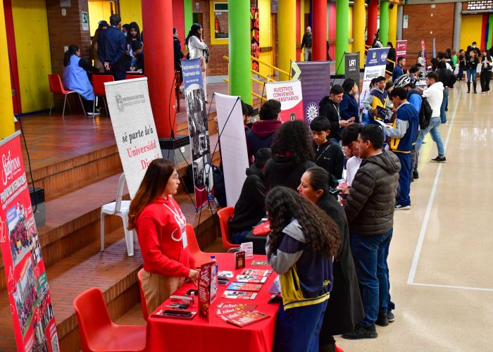 XI Feria Universitaria del Colegio Santa Luisa fortalece el proyecto de vida de los estudiantes