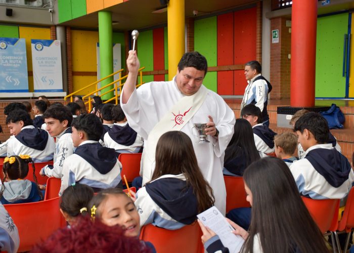 Bendición de lápices para nuestros estudiantes de la Promoción VIKAIRUS 2026