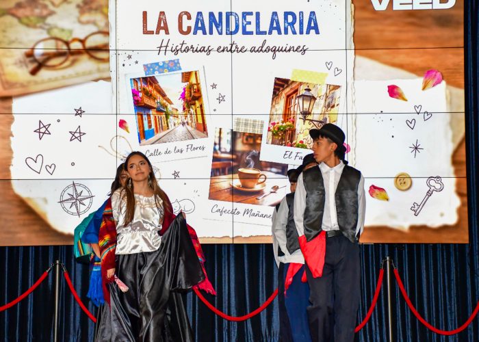Ciclos I y V rindieron un emotivo homenaje en conmemoración de la Batalla de Boyacá y el cumpleaños de Bogotá