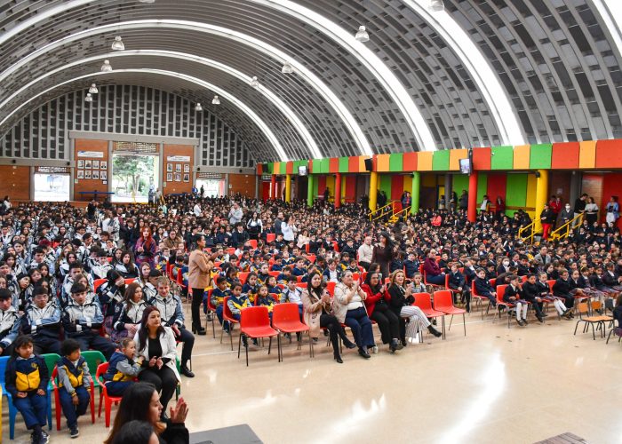 Ciclos I y V rindieron un emotivo homenaje en conmemoración de la Batalla de Boyacá y el cumpleaños de Bogotá