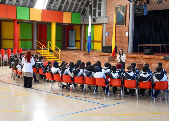Estudiantes de 11° participaron en el taller “Hazte presente para diseñar la vida”