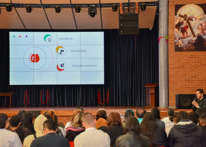 El Colegio Santa Luisa fortalece la formación a maestros con espacios de reflexión pedagógica