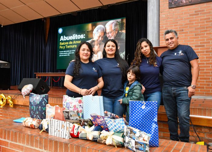 Un homenaje a nuestros abuelitos y abuelitas