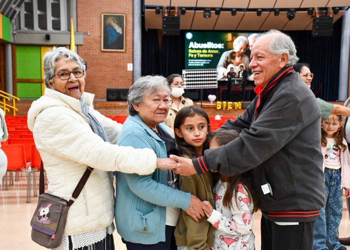 Un homenaje a nuestros abuelitos y abuelitas