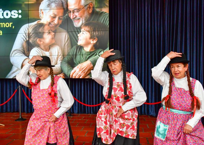 Un homenaje a nuestros abuelitos y abuelitas