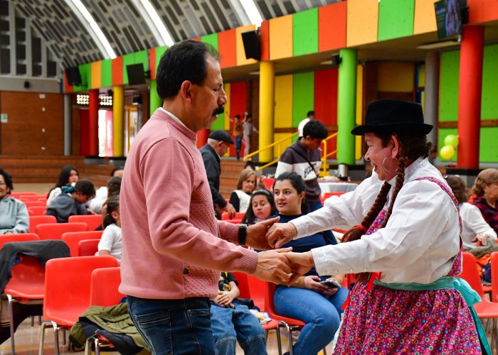 Un homenaje a nuestros abuelitos y abuelitas