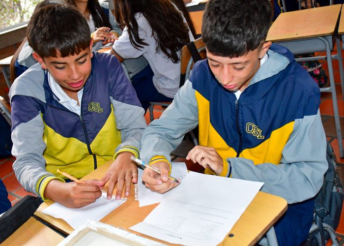 Los estudiantes de grado décimo participaron en una jornada de orientación vocacional y profesional