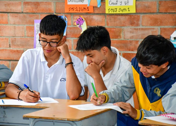 Los estudiantes de grado décimo participaron en una jornada de orientación vocacional y profesional