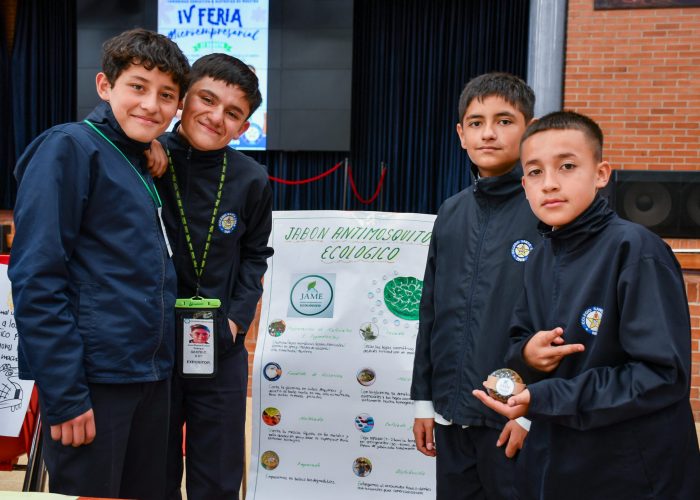 Cuarta Feria Microempresarial “Creative Zone” 2025