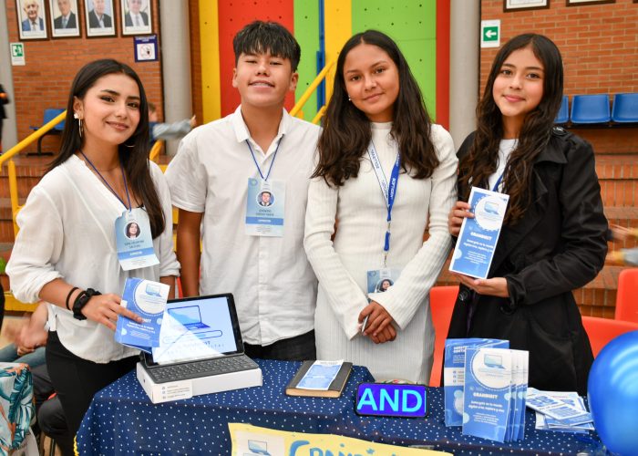 Cuarta Feria Microempresarial “Creative Zone” 2025