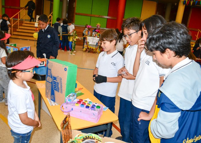 Cuarta Feria Microempresarial “Creative Zone” 2025