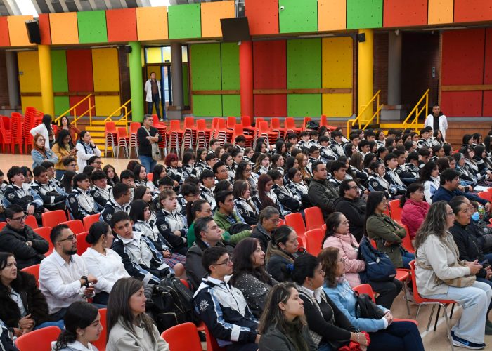 Colegio Santa Luisa orienta a estudiantes y familias sobre el servicio militar en Colombia