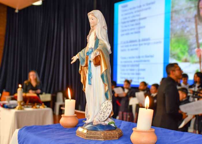 El Colegio Santa Luisa dio apertura a la Semana por la Paz con una Eucaristía