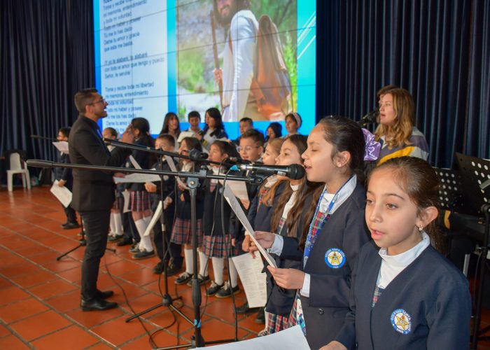 El Colegio Santa Luisa dio apertura a la Semana por la Paz con una Eucaristía