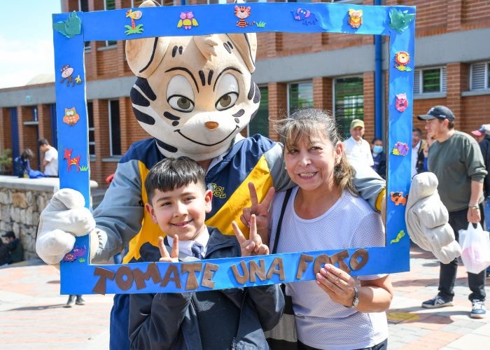 Familias del Colegio Santa Luisa se unieron para promover la Paz