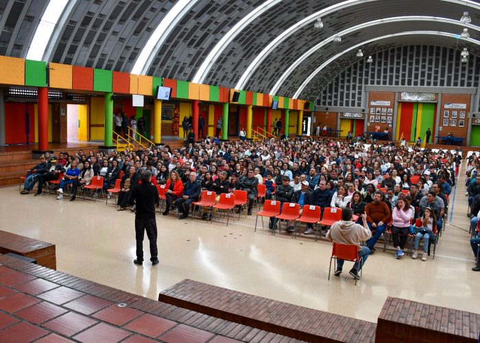 Escuela de Padres "Entre bacterias y emociones"
