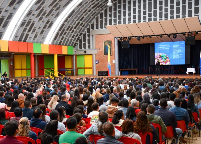 Escuela de Padres "Entre bacterias y emociones"