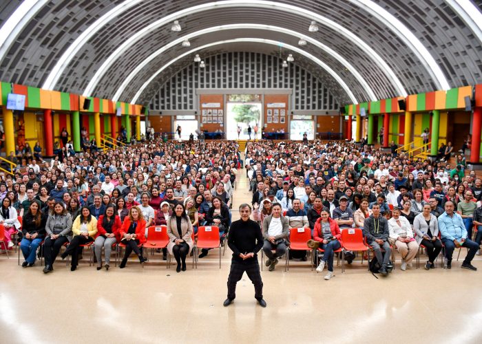 Escuela de Padres "Entre bacterias y emociones"