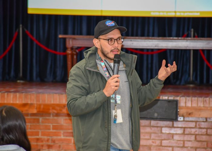 Estudiantes del Colegio Santa Luisa participaron en jornada de sensibilización sobre el uso responsable de las TIC