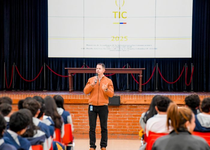 Estudiantes del Colegio Santa Luisa participaron en jornada de sensibilización sobre el uso responsable de las TIC