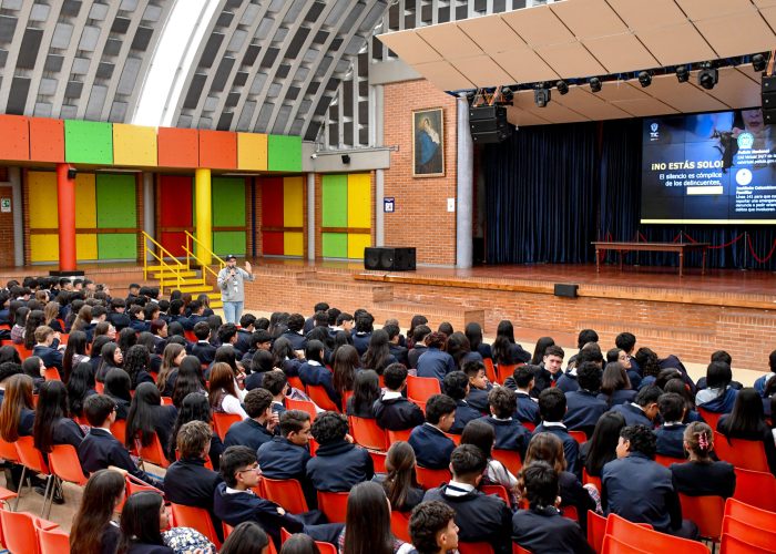Estudiantes del Colegio Santa Luisa participaron en jornada de sensibilización sobre el uso responsable de las TIC