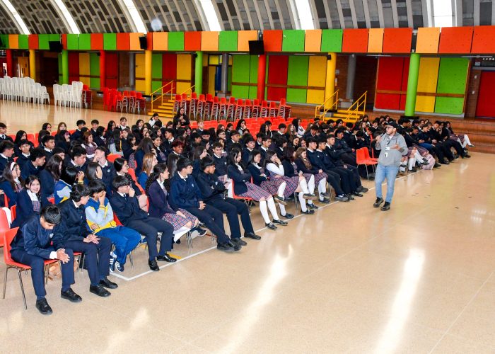 Estudiantes del Colegio Santa Luisa participaron en jornada de sensibilización sobre el uso responsable de las TIC