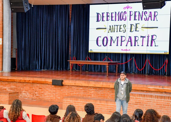 Estudiantes del Colegio Santa Luisa participaron en jornada de sensibilización sobre el uso responsable de las TIC