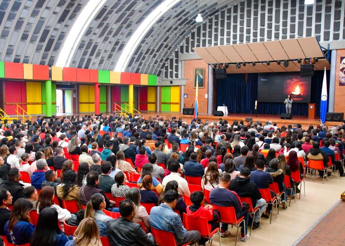 Escuela de Padres, límites, amor y estrategias para acompañar a nuestros hijos/as