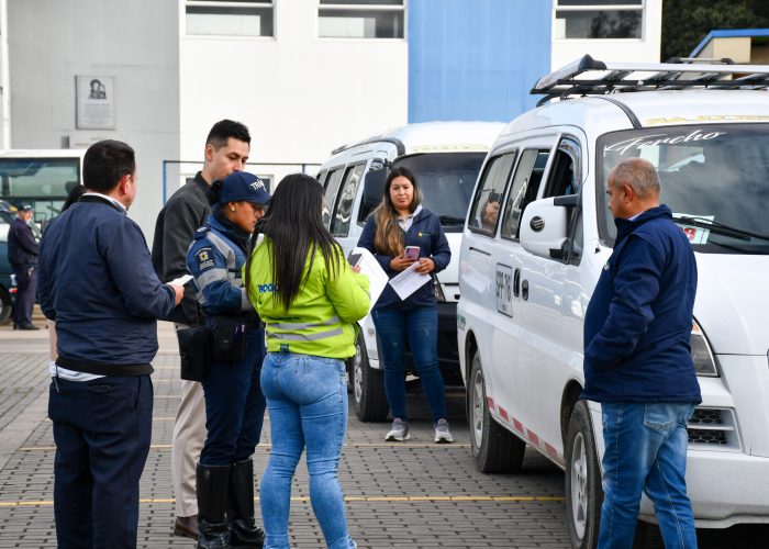 Operativo de movilidad con rutas escolares en el Colegio Santa Luisa