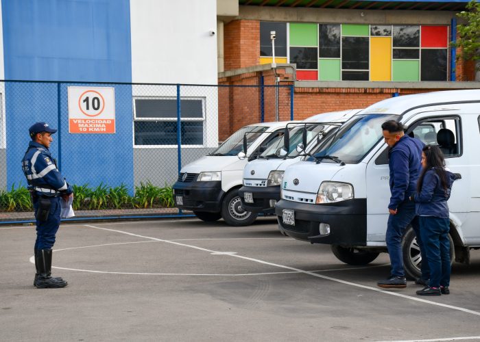 Operativo de movilidad con rutas escolares en el Colegio Santa Luisa