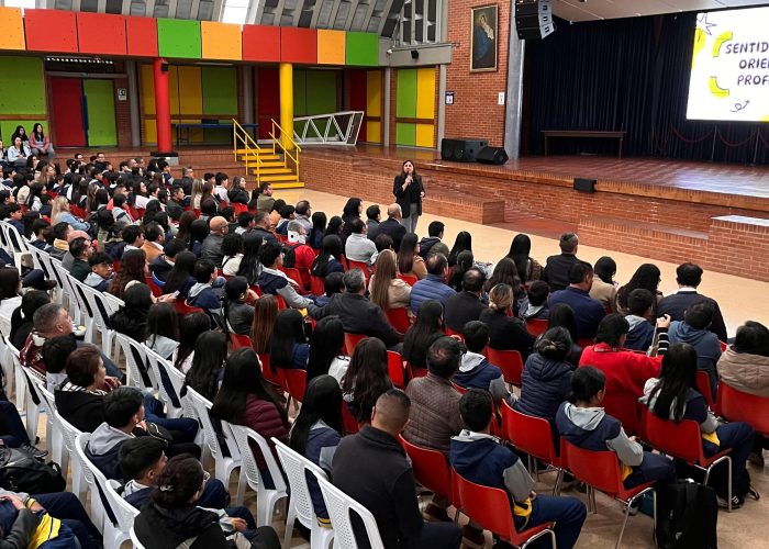 Fortalecimiento Académico en Grado 8°: Compromiso con la excelencia