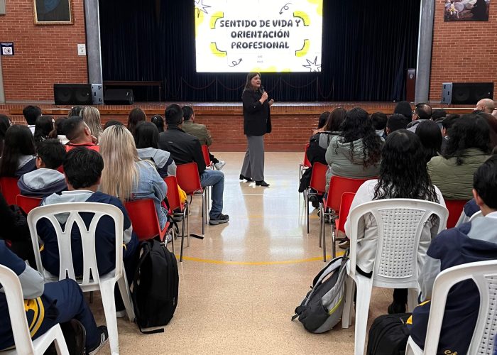 Fortalecimiento Académico en Grado 8°: Compromiso con la excelencia