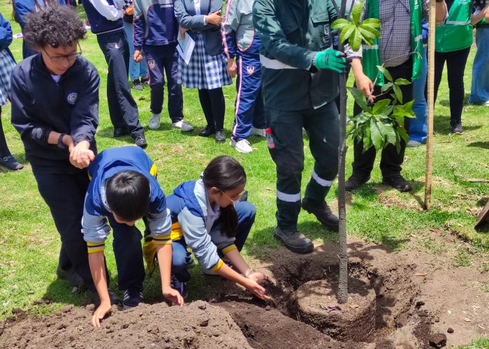 Nuestros estudiantes se unieron a la Jornada de Siembra por la Biodiversidad